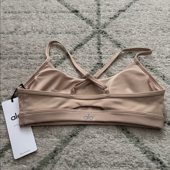 NWT - Alo Yoga Airlift intrigue bra size Small / Macadamia - Picture 5 of 6